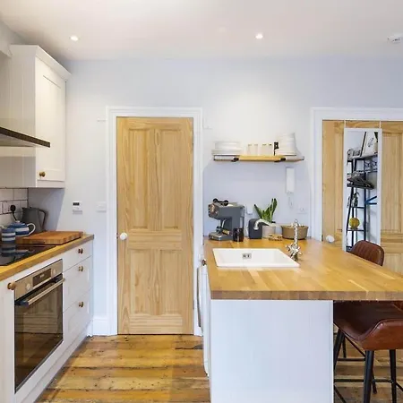 Stylish Flat On Beautiful Clifton Street Parking Lägenhet *
