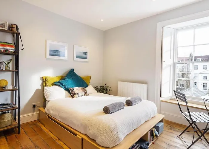 Stylish Flat On Beautiful Clifton Street Parking Bristol