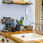 Stylish Flat On Beautiful Clifton Street Parking *
