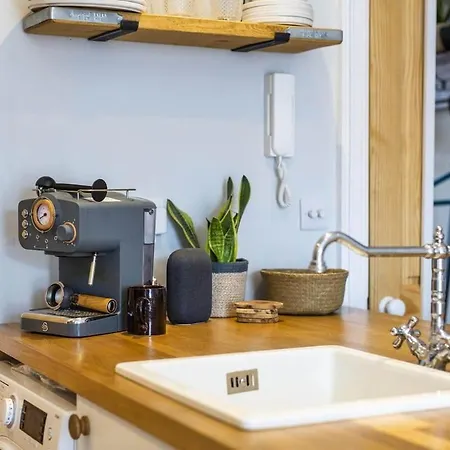 Stylish Flat On Beautiful Clifton Street Parking *