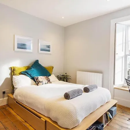 Stylish Flat On Beautiful Clifton Street Parking Μπρίστολ