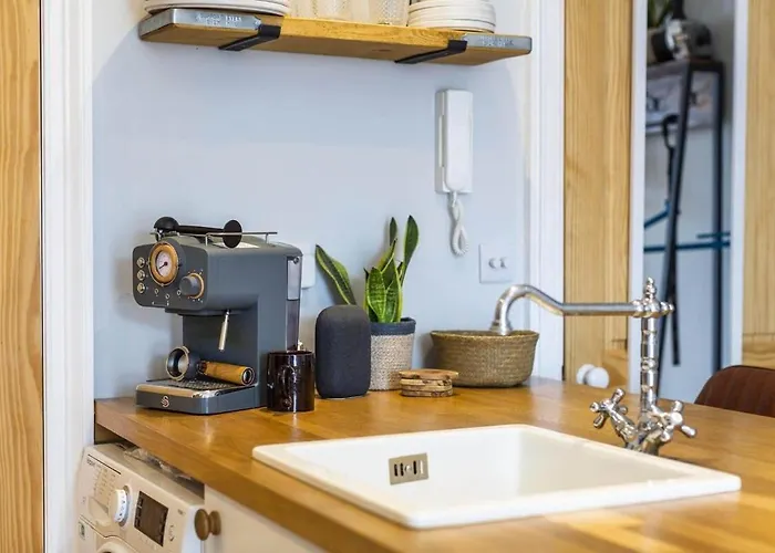 Stylish Flat On Beautiful Clifton Street Parking *