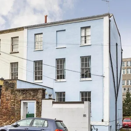 Stylish Flat On Beautiful Clifton Street Parking Apartman *