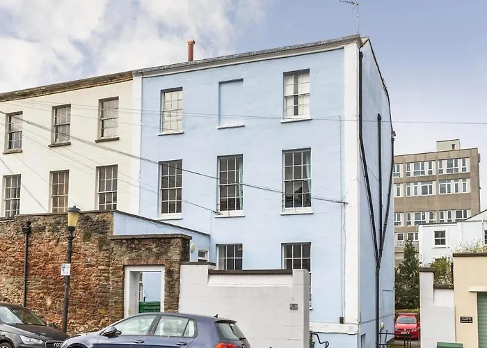 Stylish Flat On Beautiful Clifton Street Parking Apartman *